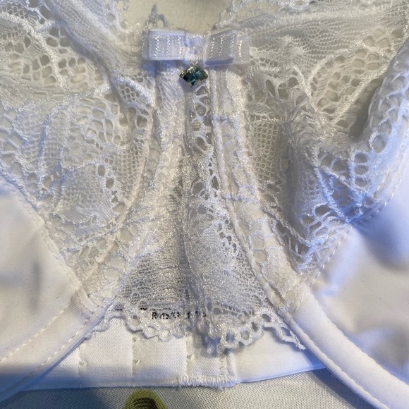 Bali smoothing underwire bra - Picture 4 of 7